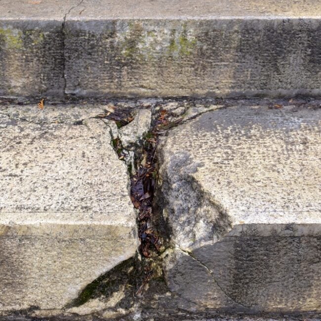 What causes concrete to crack - Image of cracked stairs