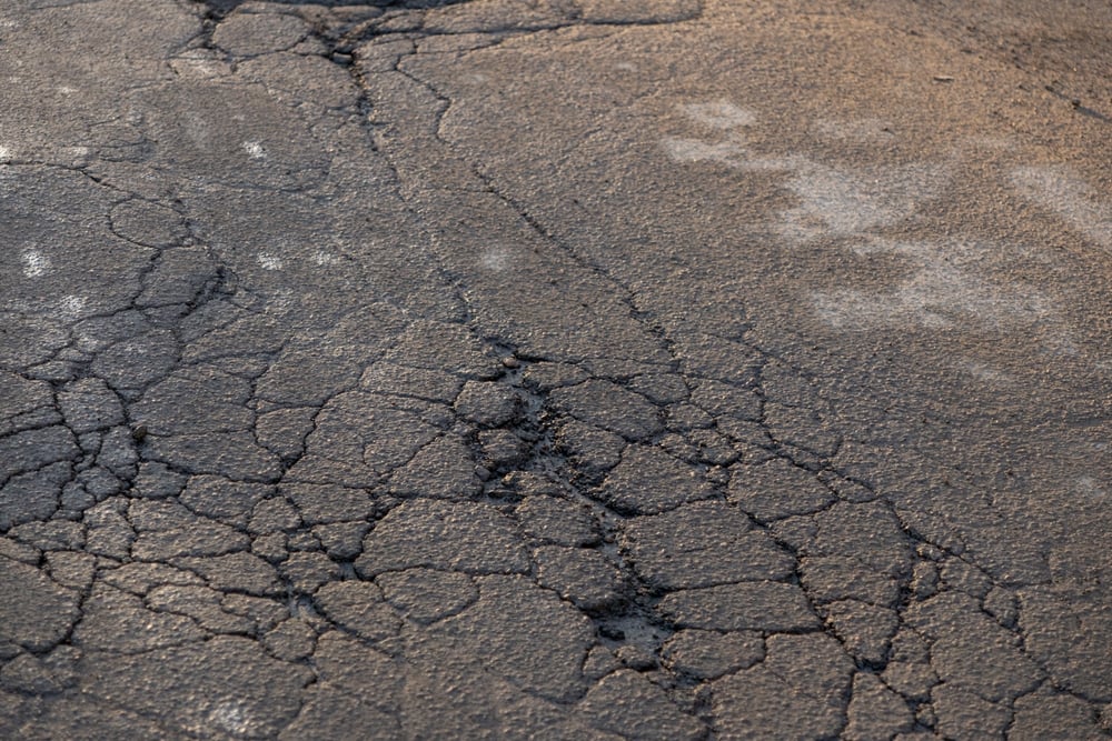 Driveway Concrete repair - image of cracked concrete